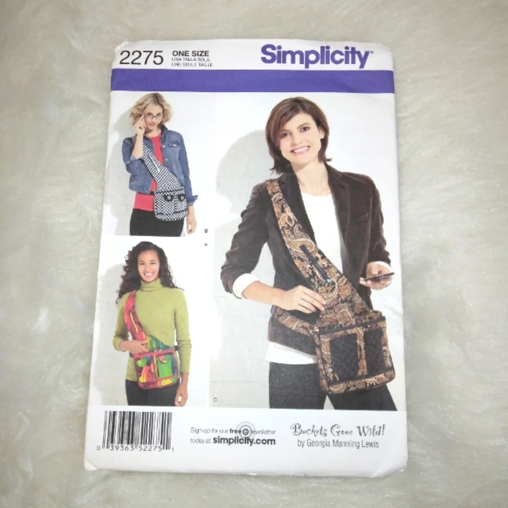 SIMPLICITY 2275 Day bags with securing straps by Georgia Manning Lewis
